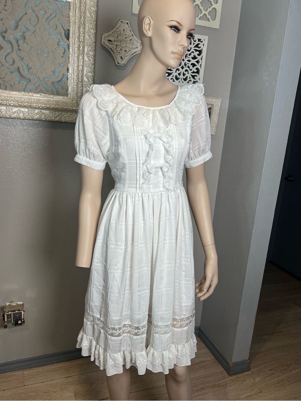 Lolitimes White Lace-Trim Midi Lolita Dress with Ruffle Collar - Picture 5 of 14